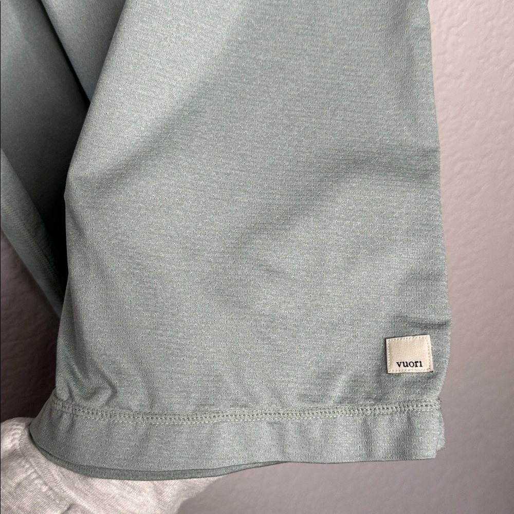 Vuori Men’s Tradewinds Pocket Short Sleeve Tee Shirt 2XL Athletic Breathable - Picture 2 of 5